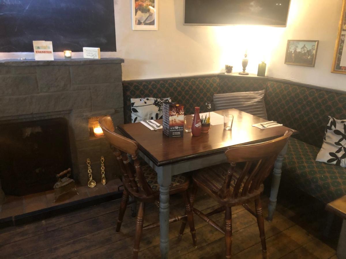 The Royal Oak Inn, Wetton Экстерьер фото