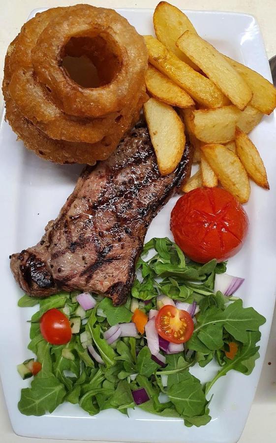 The Royal Oak Inn, Wetton Экстерьер фото